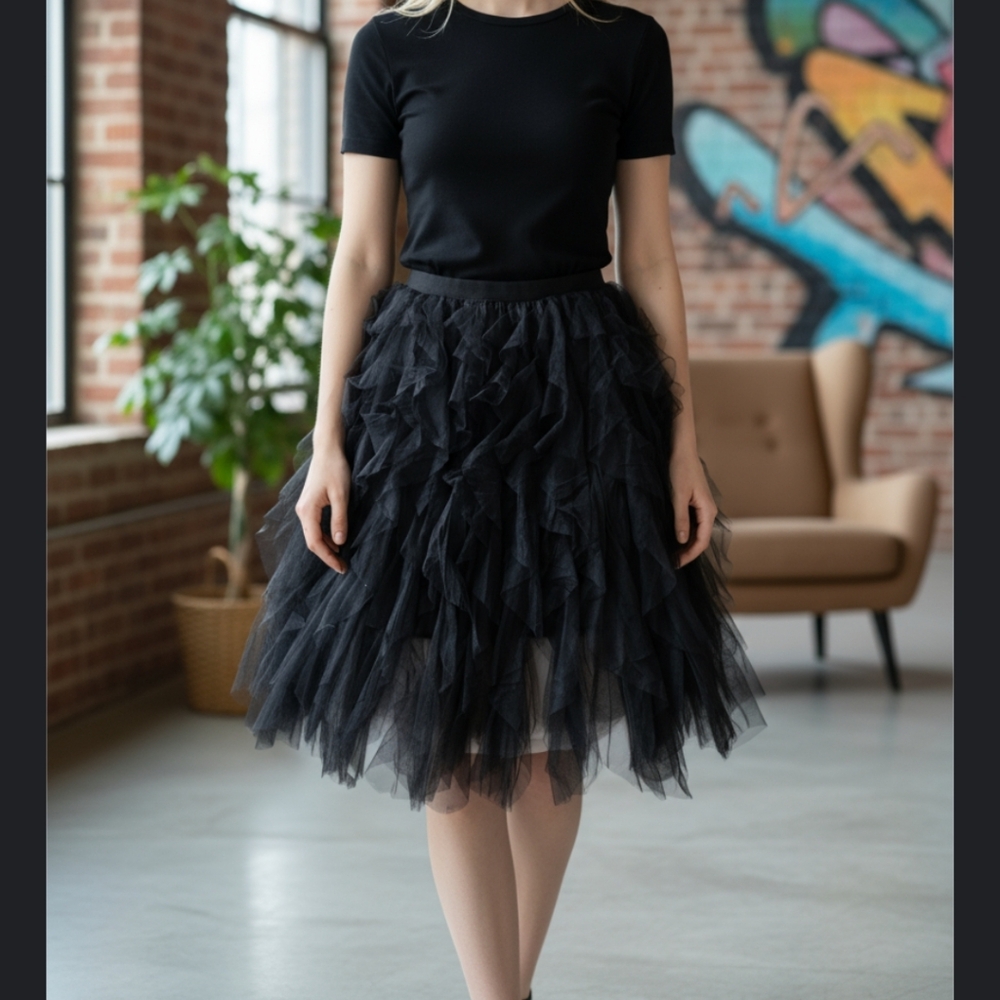 Chic Black Layered Maxi Skirt - Picture 2 of 5